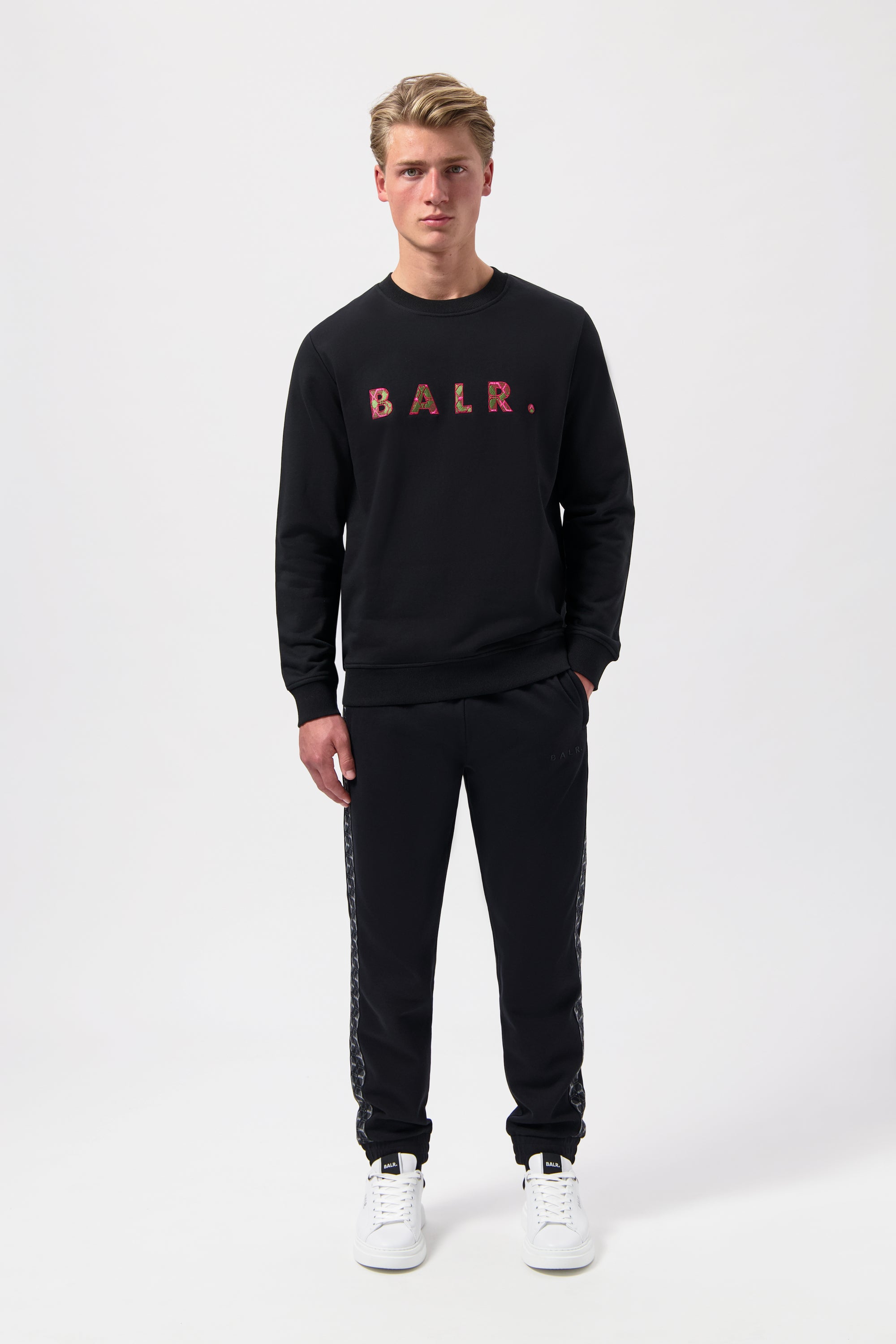 BALR. Monogram Embro Regular Fit Sudadera Jet Black/Tibetian Red
