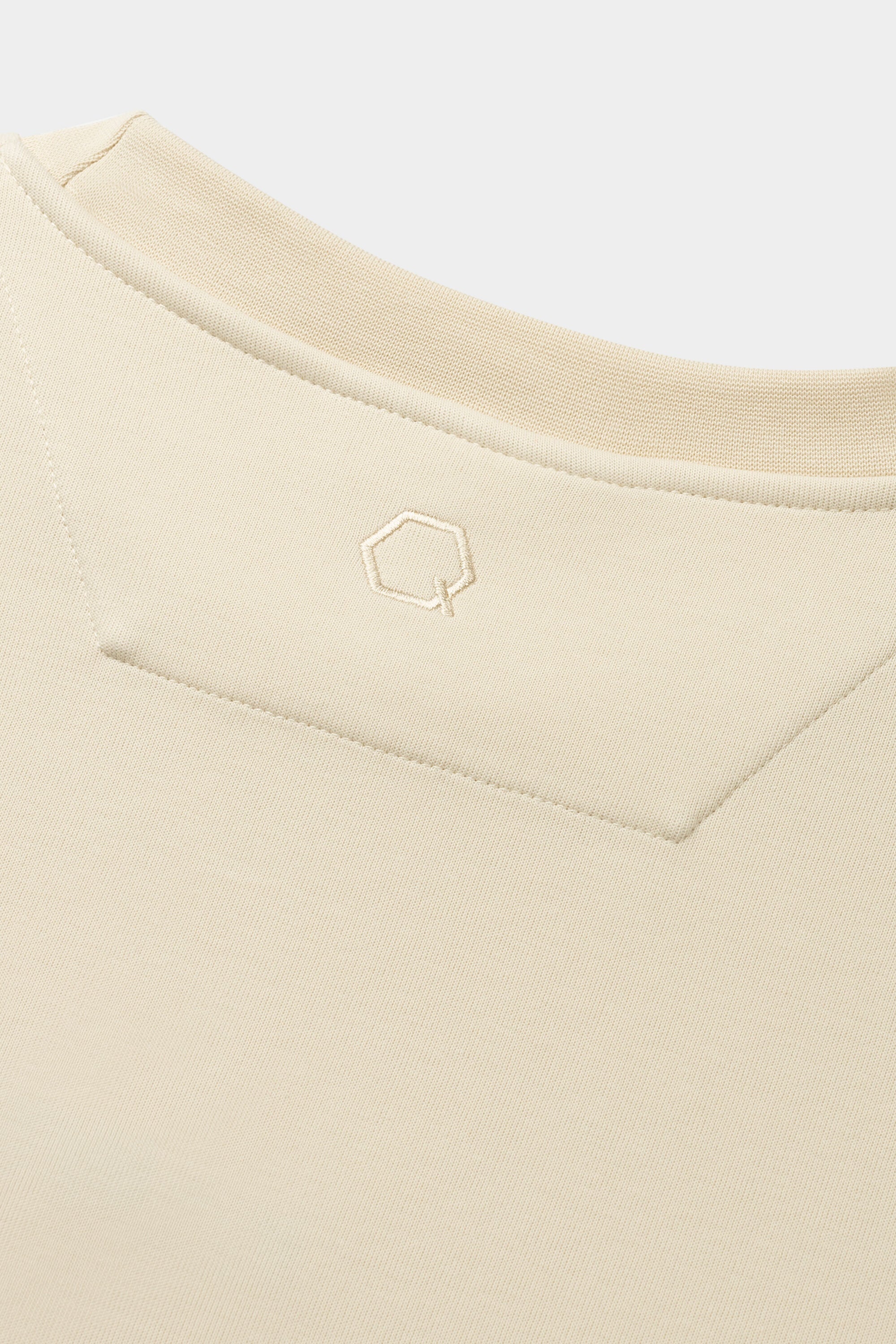Q-Series Regular Fit Crewneck White Swan